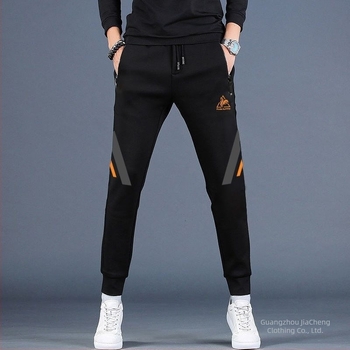 Muške crne sportske hlače s manžetama, visoki struk, slim fit, udobne, za proljeće i jesen