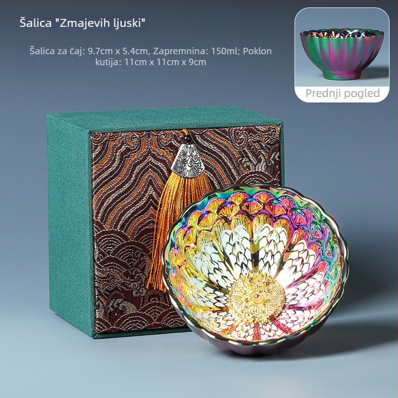 Zlatna porcelanska čajna šalica s motivom pauna i lotusa
