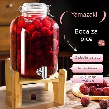 Staklene boce za fermentaciju vina, prazne boce za domaće voćno vino, zatvoreni stakleni spremnici za vino