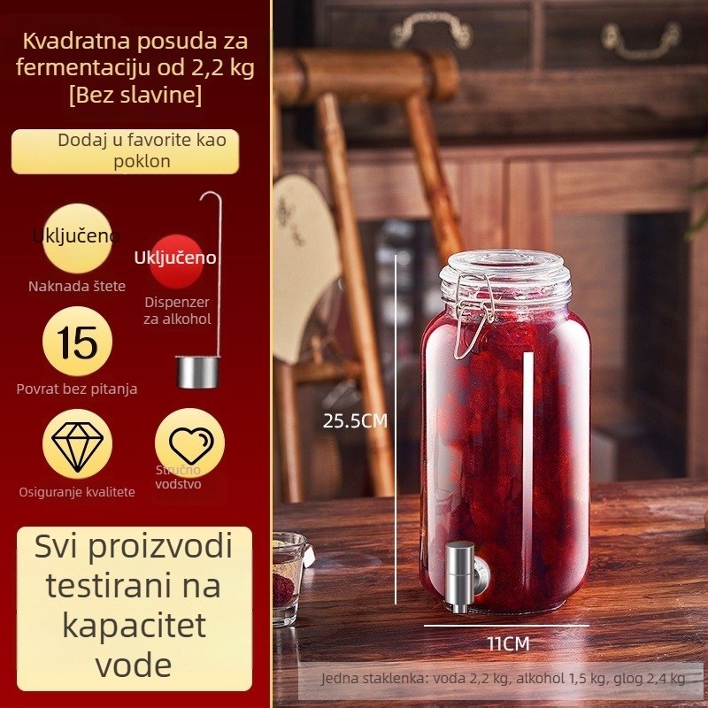 Staklene boce za fermentaciju vina, prazne boce za domaće voćno vino, zatvoreni stakleni spremnici za vino