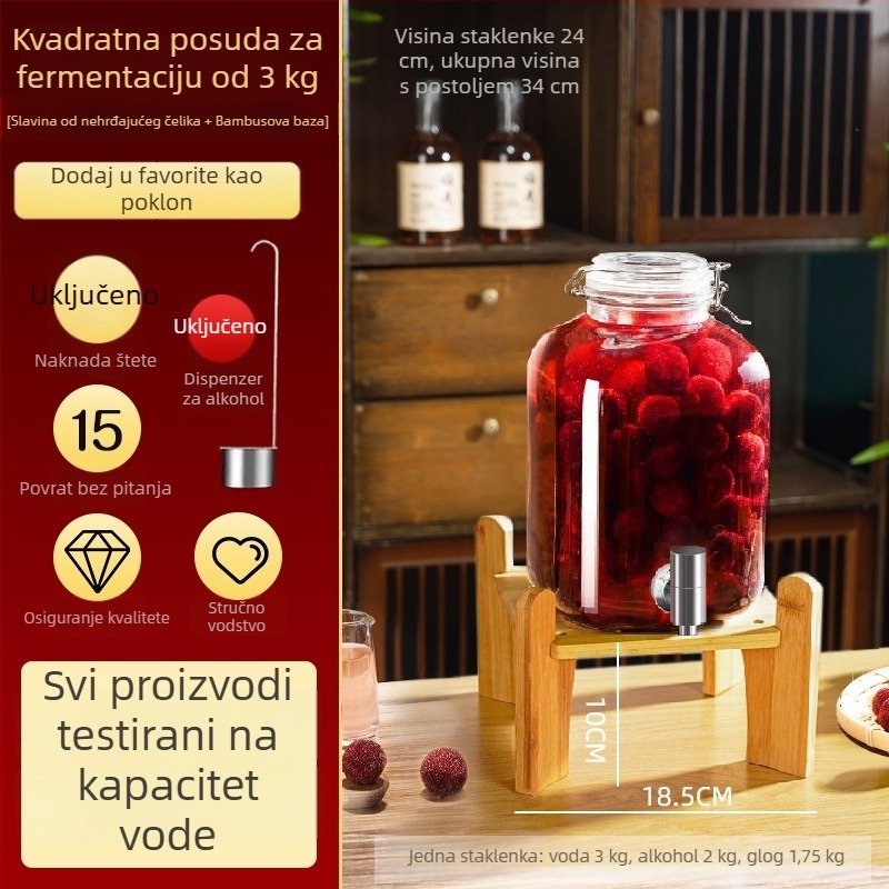 Staklene boce za fermentaciju vina, prazne boce za domaće voćno vino, zatvoreni stakleni spremnici za vino