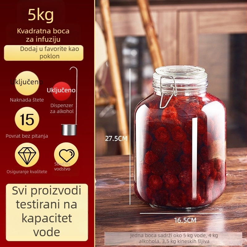 Staklene boce za fermentaciju vina, prazne boce za domaće voćno vino, zatvoreni stakleni spremnici za vino