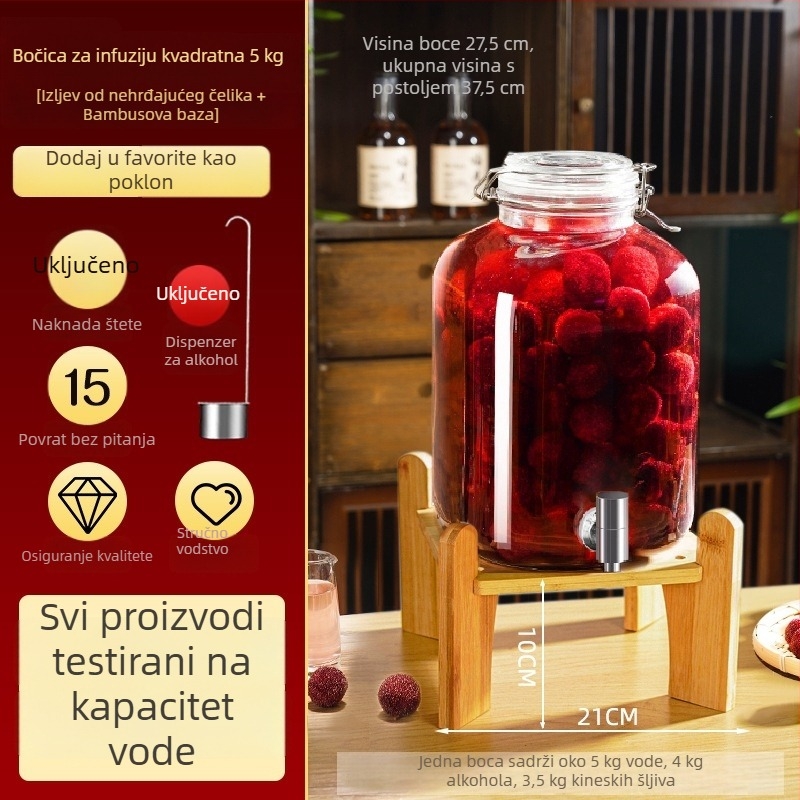 Staklene boce za fermentaciju vina, prazne boce za domaće voćno vino, zatvoreni stakleni spremnici za vino