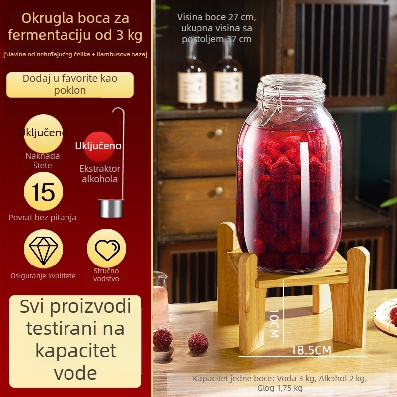 Staklene boce za fermentaciju vina, prazne boce za domaće voćno vino, zatvoreni stakleni spremnici za vino