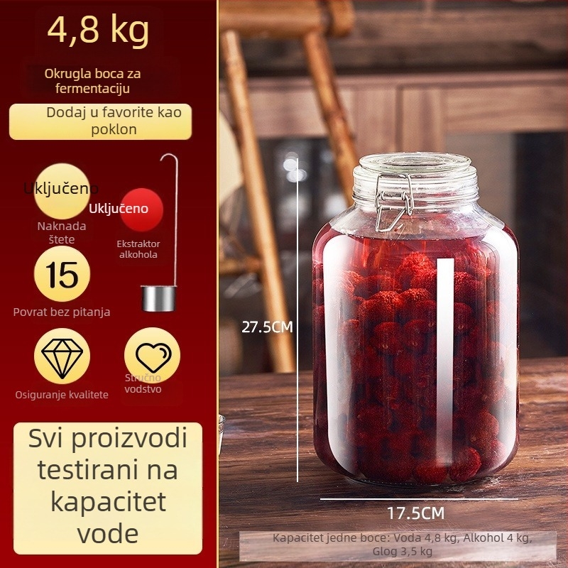 Staklene boce za fermentaciju vina, prazne boce za domaće voćno vino, zatvoreni stakleni spremnici za vino