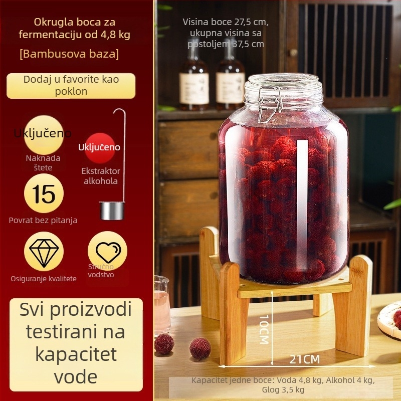 Staklene boce za fermentaciju vina, prazne boce za domaće voćno vino, zatvoreni stakleni spremnici za vino