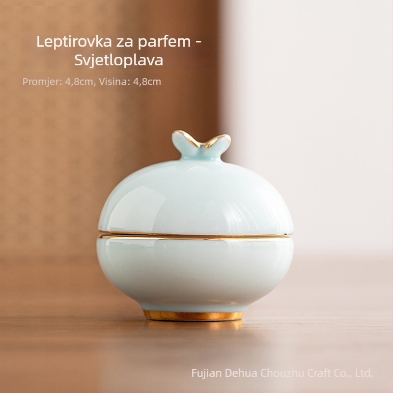 Keramički posuda za kremu inspirirana Muzejom Zabranjenog grada, sa zatvorenim poklopcem, zlatnim vrhom i spiralnim dizajnom leptira