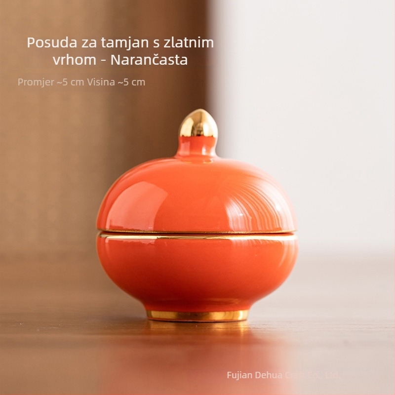 Keramički posuda za kremu inspirirana Muzejom Zabranjenog grada, sa zatvorenim poklopcem, zlatnim vrhom i spiralnim dizajnom leptira