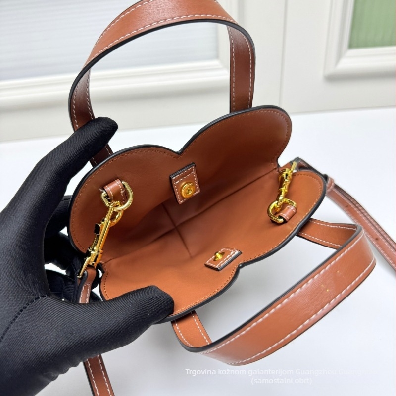 Ženska kožna crossbody torba u obliku srca, retro stil, s motivom Arc de Triomphe