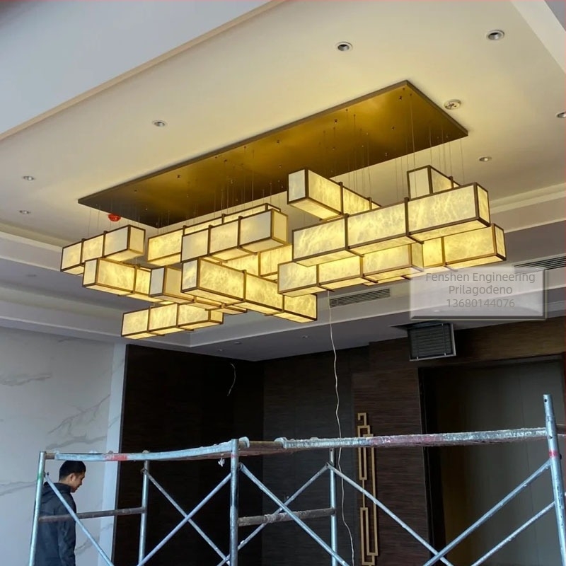 Nestandardna viseća svjetiljka s pravokutnim geometrijskim oblikom i platnenim abažurom, u novom kineskom stilu, za hotelski lobby i banketnu dvoranu