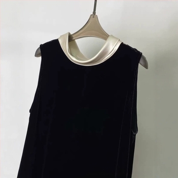 Duga haljina bez rukava od svilenog baršuna, s okruglim izrezom, elegantan europski stil