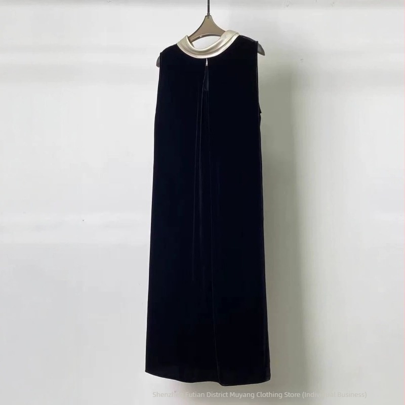 Duga haljina bez rukava od svilenog baršuna, s okruglim izrezom, elegantan europski stil