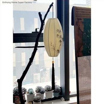 DIY tkaninski abažur za vintage podnu lampu – elegantan dodatak čajnoj sobi, bez grana