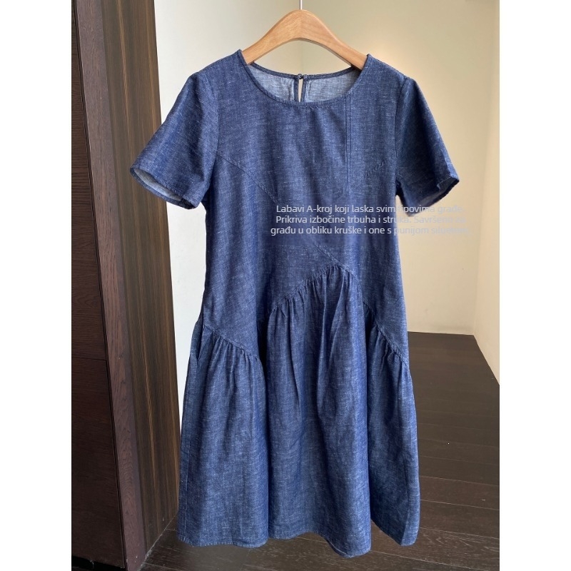 Denim haljina s vintage šarmom, ispran efekt, slobodan A-linijski kroj, midi duljine, okrugli izrez, kratki rukavi