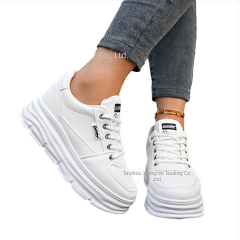 2024 Nyár és Ősz Új Vastag Aljú Belső Magasságnövelésű Student Milk Cat Leisure Joker Határokon Átnyúló Külkereskedelmi Plus Size Tornacipő