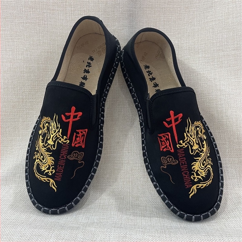 Új 2025-ös régi pekingi szövetcipő divatos hímzett férfi etnikai stílusú hímzett arcstílus divat kínai stílus