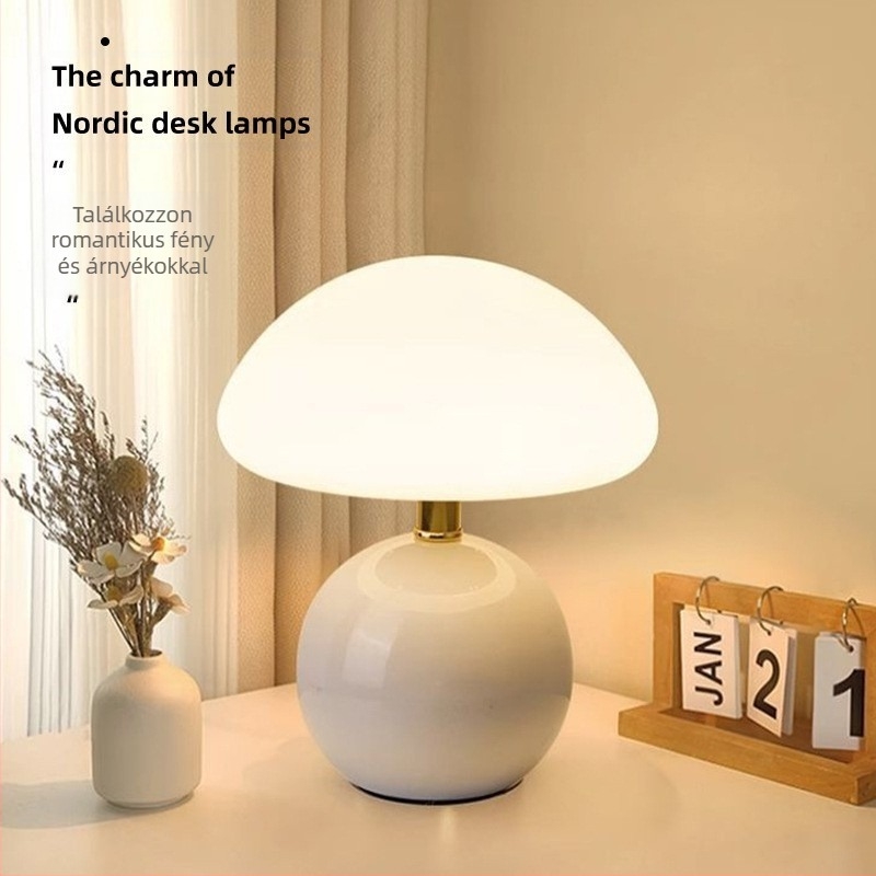 Gomba alakú asztali lámpa, krémszínű, szemvédő, hálószobai éjjeli lámpa, egyszerű, modern, meleg, fiúk és lányok szobájának hangulata, kis éjszakai lámpa