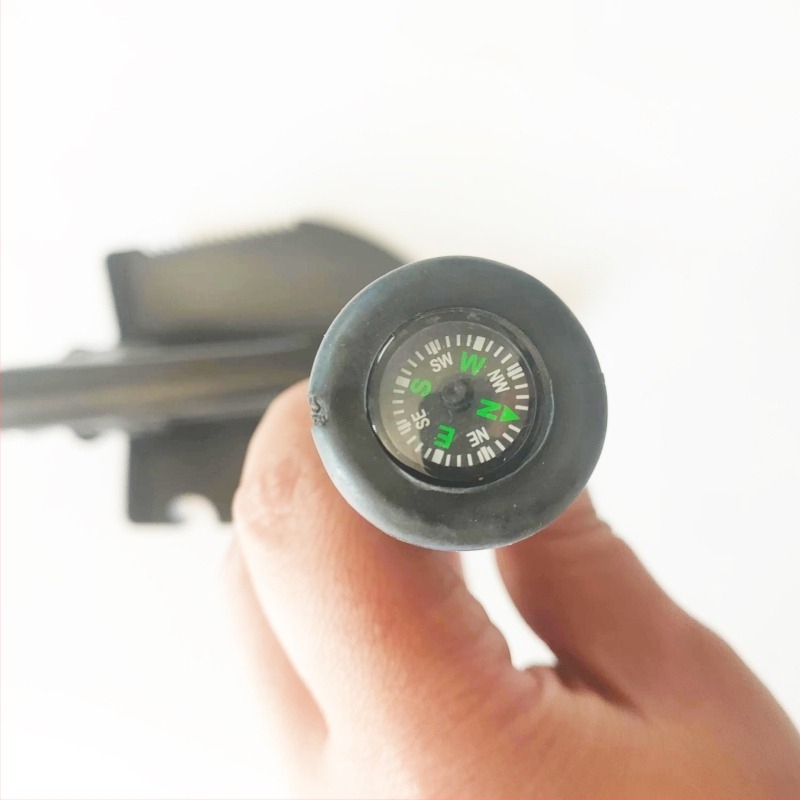 Forró eladó kültéri kellékek ásó összecsukható lapát kicsi iránytűvel összecsukható kempinglapát hordozható összecsukható horgászlapát