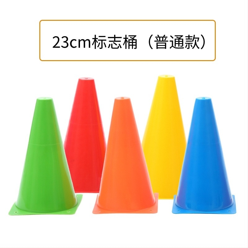 Futball edzőtábla, vödör, akadálybója, érzékelő rendszer, edzőfagylalt tubus, parkoló, közlekedési tábla, rúd, érzékeny létra, korong