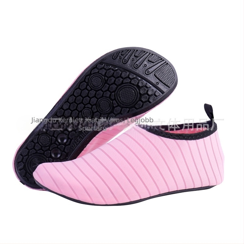 Strandzokni cipők férfiaknak és nőknek Búvárkodás Snorkeling gyerekeknek Gázló folyó víz felett Úszócipők Puha cipők Csúszásmentes vágásálló piros lábfoltos bőrcipő