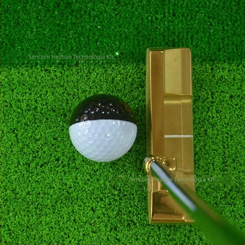 Golf putt gyakorlólabda lapos labda fekete-fehér putt gyakorló lendítés segédlabda vizualizáció pályajelölő labda