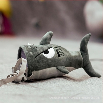 Amazon hot sellő cápa rajzfilm plüss sziklamászó porzsák kültéri hegymászáshoz csúszásmentes derékig akasztható száraz kéz magnézium porzsák