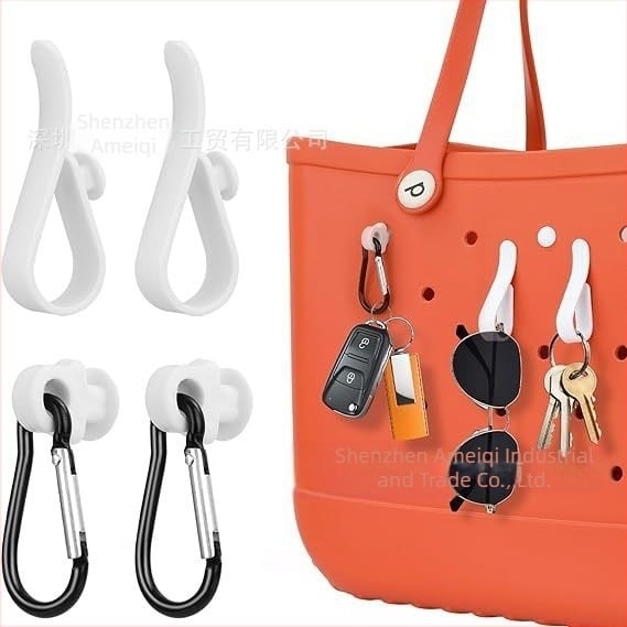 Az Amazon népszerű Bog Accessories háromrészes horogkészlete, karabiner gomba alakú csattal, lyukas táska kiegészítőkkel, medállal