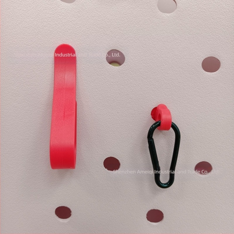 Az Amazon népszerű Bog Accessories háromrészes horogkészlete, karabiner gomba alakú csattal, lyukas táska kiegészítőkkel, medállal