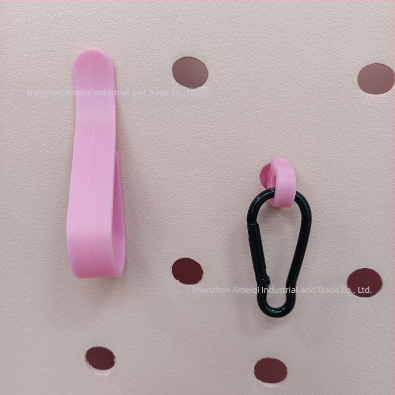 Az Amazon népszerű Bog Accessories háromrészes horogkészlete, karabiner gomba alakú csattal, lyukas táska kiegészítőkkel, medállal