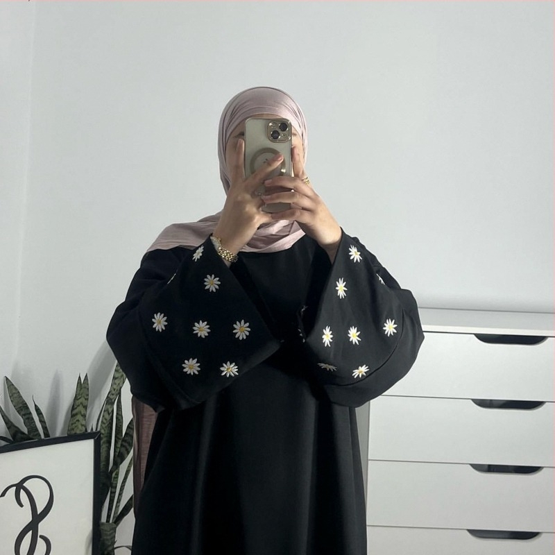 Loriya2024 AliExpress Dubai Közel-Kelet Törökország Elegáns Hímzett Margarétás Ruha Robe LR802