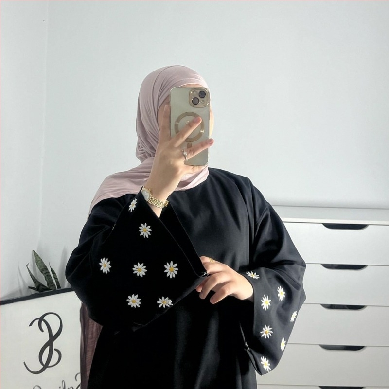 Loriya2024 AliExpress Dubai Közel-Kelet Törökország Elegáns Hímzett Margarétás Ruha Robe LR802