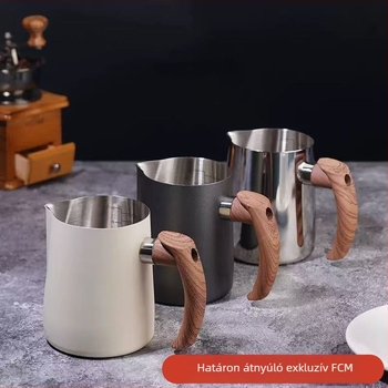 Határokon átnyúló Fcm tanúsítvánnyal rendelkező rozsdamentes acél faerezetes fogantyúval ellátott kávés Latte Art csésze belső méretaránnyal, vastagított hegyes szájú Latte Art hengerrel, raktáron