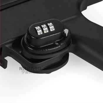 Jelszózáras cinkötvözetből készült, háromállású jelszóval ellátott sörétes pisztoly, univerzális amerikai ravaszú pisztolyzárral