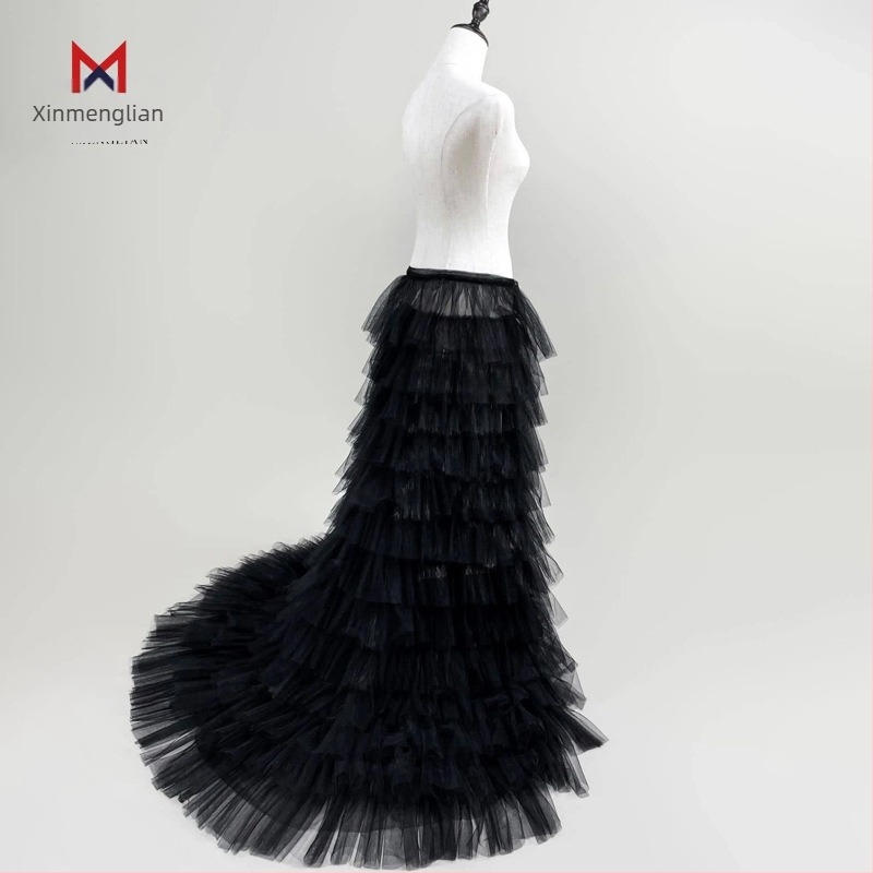 Európai és amerikai, határokon átnyúló, hálós varrású, tortaszoknya, elegáns, mindenhez illő, fűzős, egyrészes, A-vonalú, magas derekú, hosszú poncsószoknya