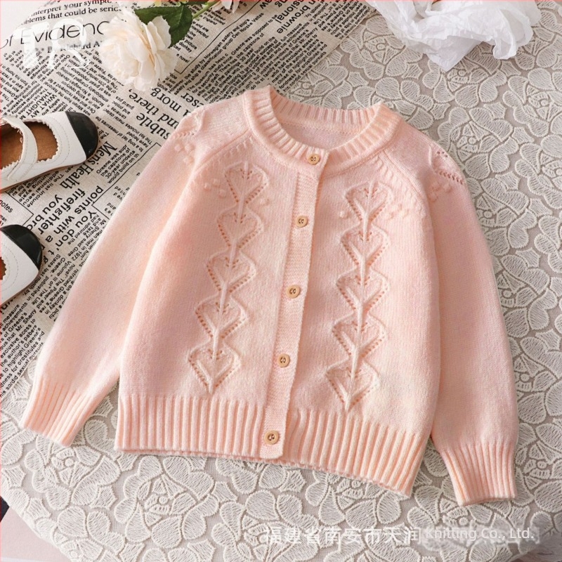 Őszi babaruhák Western stílusú hosszú ujjú kötött kabát krémfehér kereknyakú hosszú ujjú szív alakú kivagdosott rombusz gomb