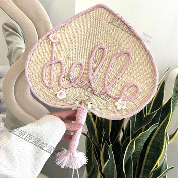 Kézzel készített aranyos legyező lányoknak és diákoknak nyáron, népszerű a közösségi médiában