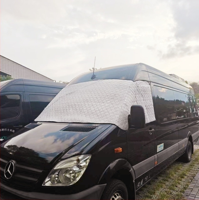 Mercedes-Benz Sprinter 515 RV napvédő árnyékoló – alumíniumfólia, beépített telepítés, csíkos mintázat, minimalist stílus, illeszkedik az integrált első és oldalsó ablakokhoz