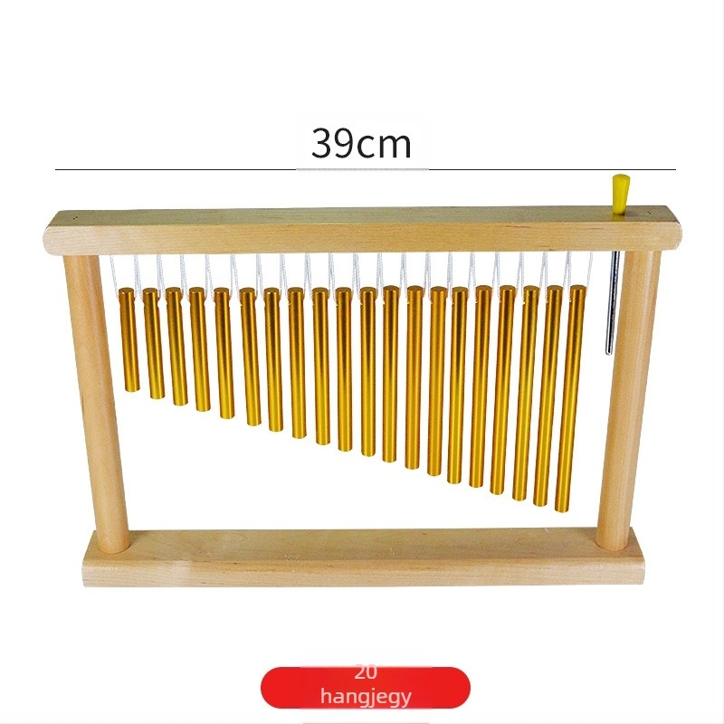 Fából készült szélharang-szett 25- és 36-tonú harangokkal, hangfa tartóval és 20 haranggal; 7–14 éveseknek.
