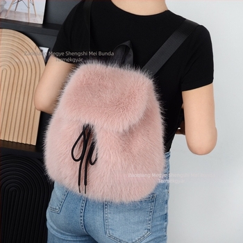 Női plüss vödortáska, nagy kapacitású, zsinóros záródás, függőleges négyszögletes siluett, belső bélés nélküli, mindennapi használatra