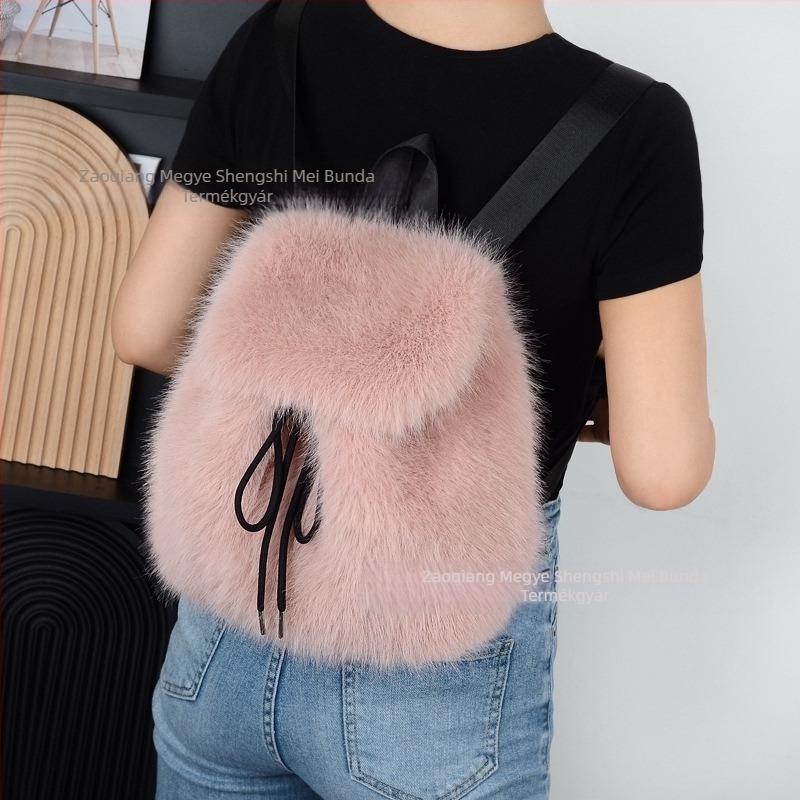 Női plüss vödortáska, nagy kapacitású, zsinóros záródás, függőleges négyszögletes siluett, belső bélés nélküli, mindennapi használatra