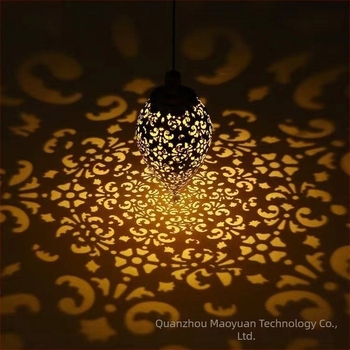 Kovácsoltvasból készült napelemes LED-lámpa IP55 vízálló, vízcsepp mintával kültéri kerthez és udvarhoz, dekoratív vetítő fény, modell MY-0058