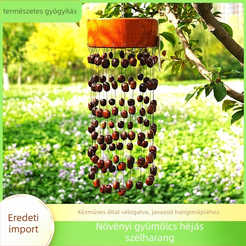 Fenyőfa medál kézi haranggal és szélcsengővel, modern minimalista stílus