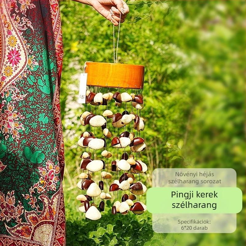 Fenyőfa medál kézi haranggal és szélcsengővel, modern minimalista stílus