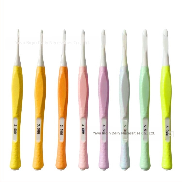 8 darabos horgolótű készlet szilikon puha markolattal és ABS szerkezettel, minimalist stílus, testreszabható