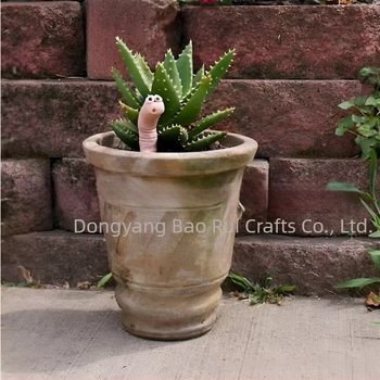 Gyantából készült rovar alakú dísz virágtartóhoz — geometriai forma, pásztor-stílus, rovar modell