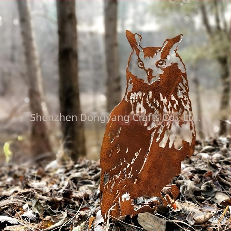 Fém bagoly kert szobor, modern minimalista stílus, kategória: állatok, alkalmas kertben, udvaron vagy irodában