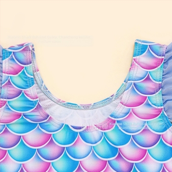 Lányoknak készült egyrészes gyerek fürdőruha halpikkely mintával, ujj nélküli, gyorsan száradó, magas rugalmasságú poliészter anyag 82%, bélés