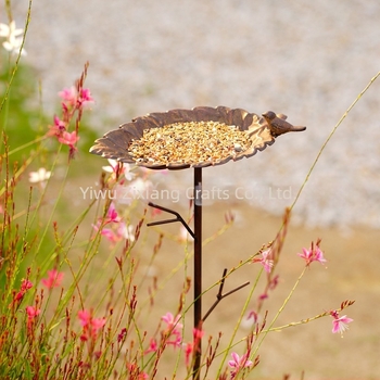 Drunk öntöttvas madáretető virág alakú – kerti dísz dugóval csatlakoztatható, fém