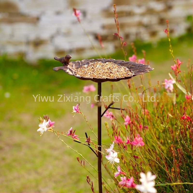 Drunk öntöttvas madáretető virág alakú – kerti dísz dugóval csatlakoztatható, fém