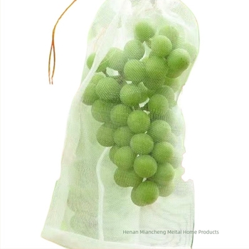 Gyümölcsöket védő hálós tasak rovar- és madárvédelmet biztosít a szőlő, gránátalma, eper és füge számára; anyag: selyem virág; termékkód: F99hj6t9ssh77; típus: album stílus.